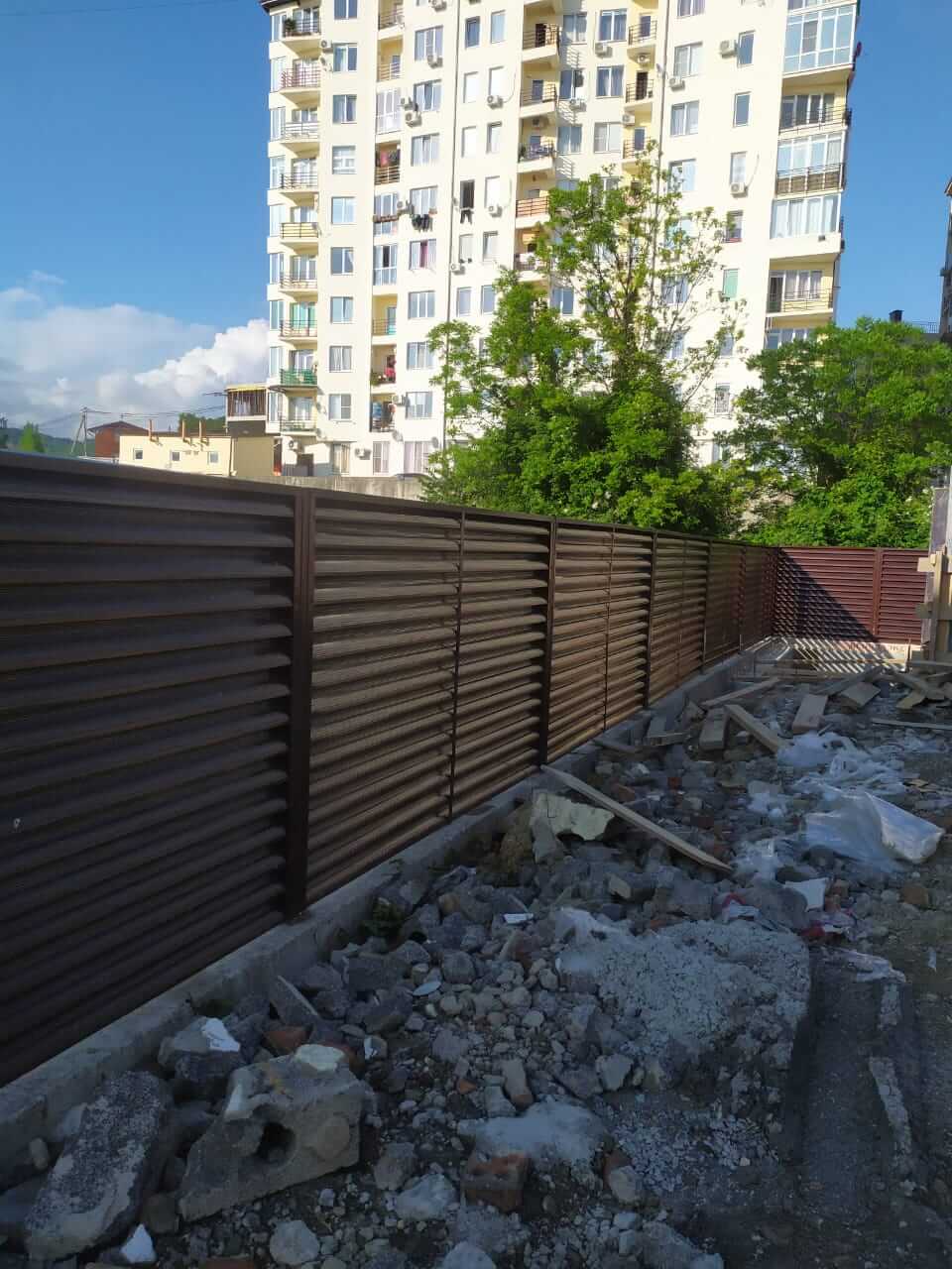Забор-жалюзи 140м RAL8017 Шоколад фото1 в Томске