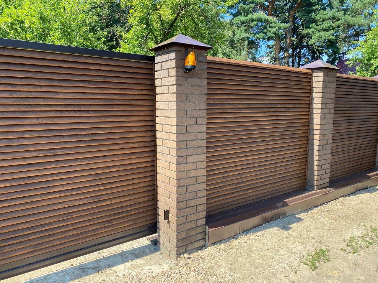 Забор-жалюзи с ламелями Реснички Printech Каштан фото1 в Томске
