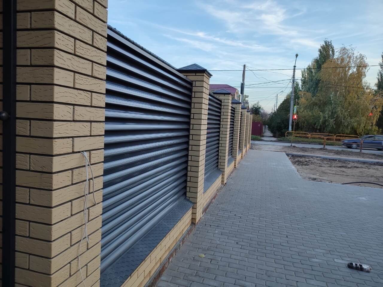 Забор-жалюзи с ламелями Еврожалюзи 16м RAL7024/7024 Серый Графит двусторонний фото 2 в Томске