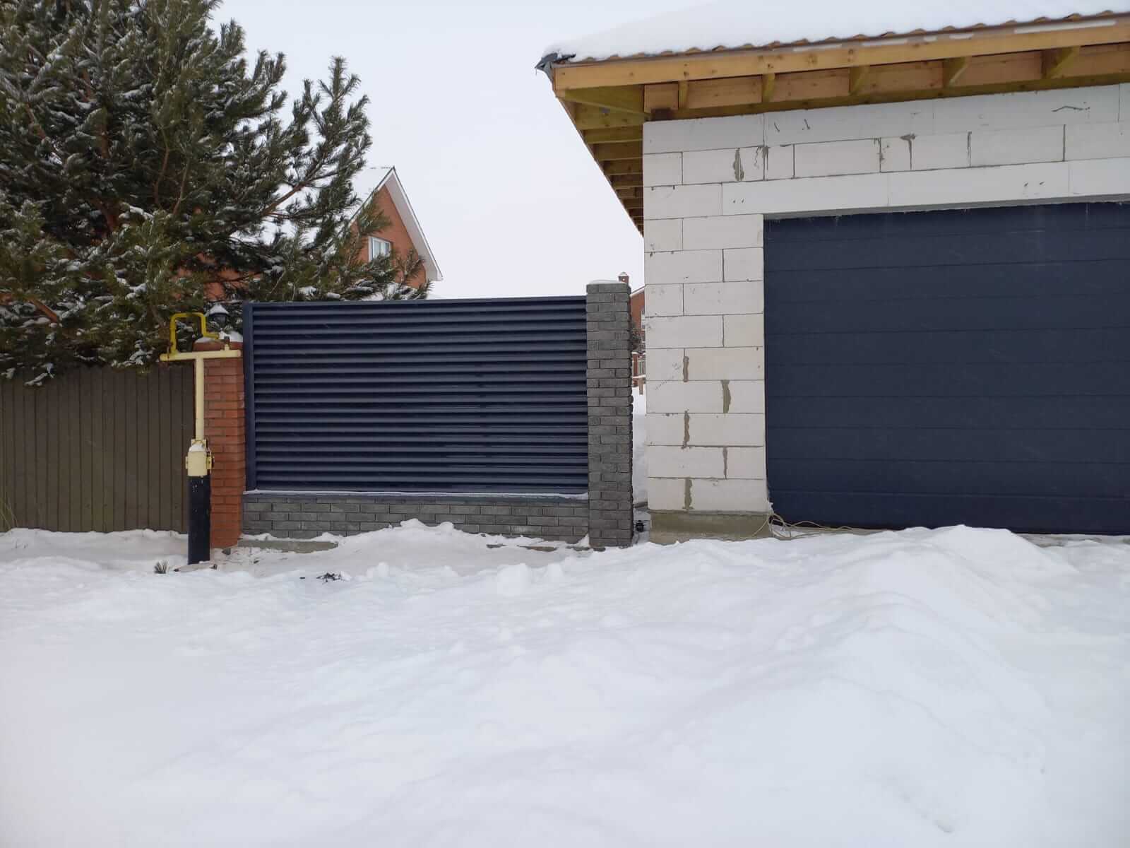 Забор из ламелей еврожалюзи 41м RAL7024/7024 Серый Графит двусторонний фото 1 в Томске