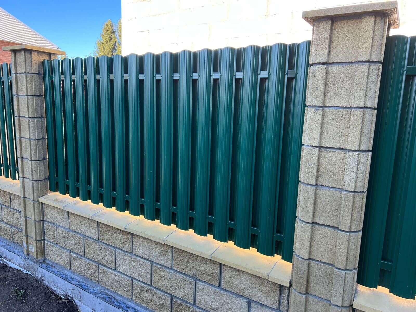 Забор из евроштакетника 22м RAL6005/6005 Зеленый Мох двусторонний фото 6 в Томске