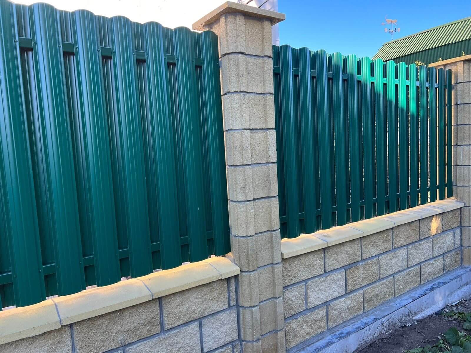 Забор из евроштакетника 22м RAL6005/6005 Зеленый Мох двусторонний фото 1 в Томске