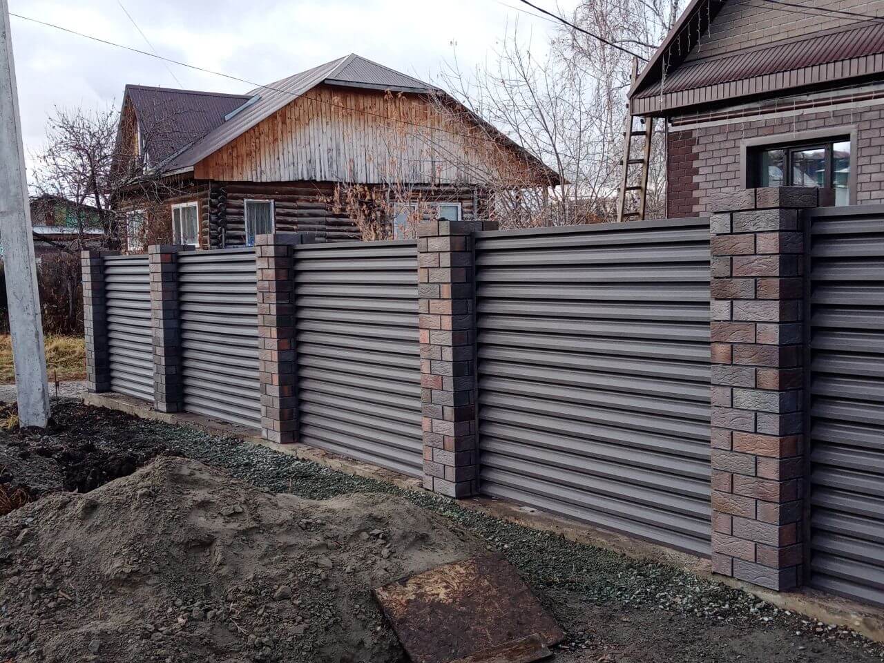 Забор-жалюзи из ламелей ЭКО-Z-US (усиленные) 30м RAL8019/8019 Темный Шоколад двусторонний МАТТЕ в Томске