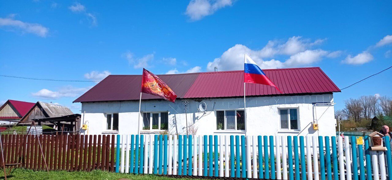 Забор из евроштакетника 16м RAL5021 Морская Волна, RAL9003 Белый в Томске