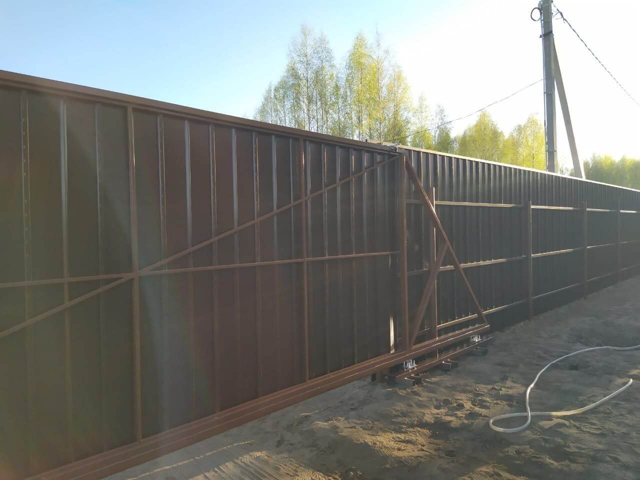 Забор из металлосайдинга ЕВРО-БРУС 25м Темный Каштан 3D Принтек фото 4 в Томске