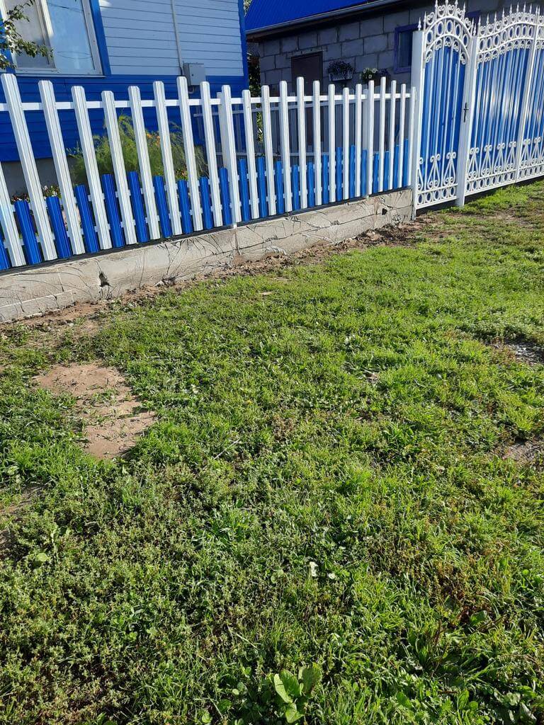 Забор из евроштакетника 14м RAL9003 Белый, RAL5005 Синий Сигнал фото 3 в Томске