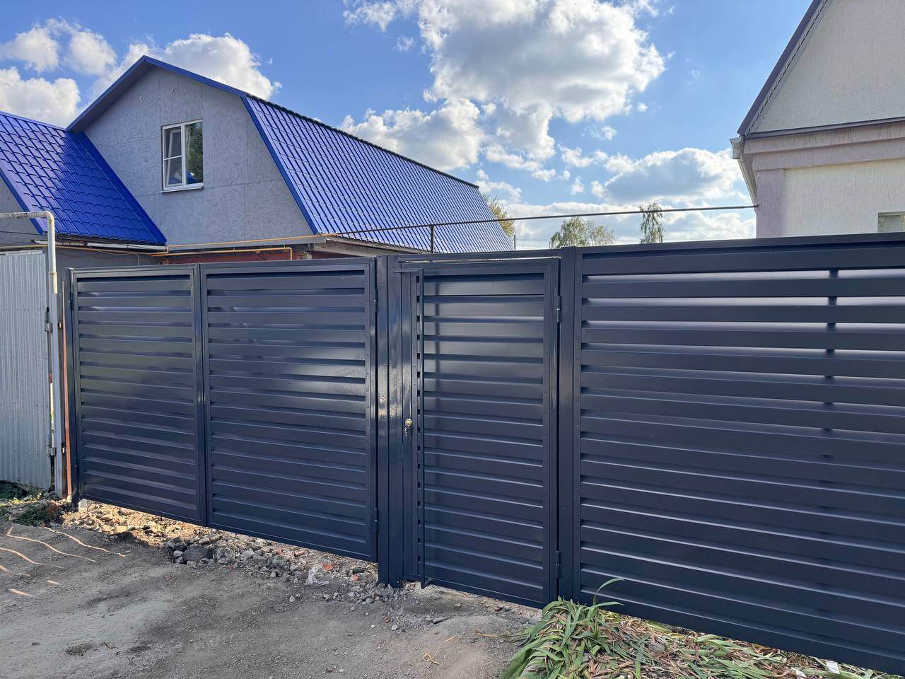 Забор-жалюзи из ламелей Хай-Тек 26м RAL7024/7024 Серый Графит двусторонний фото 1 в Томске