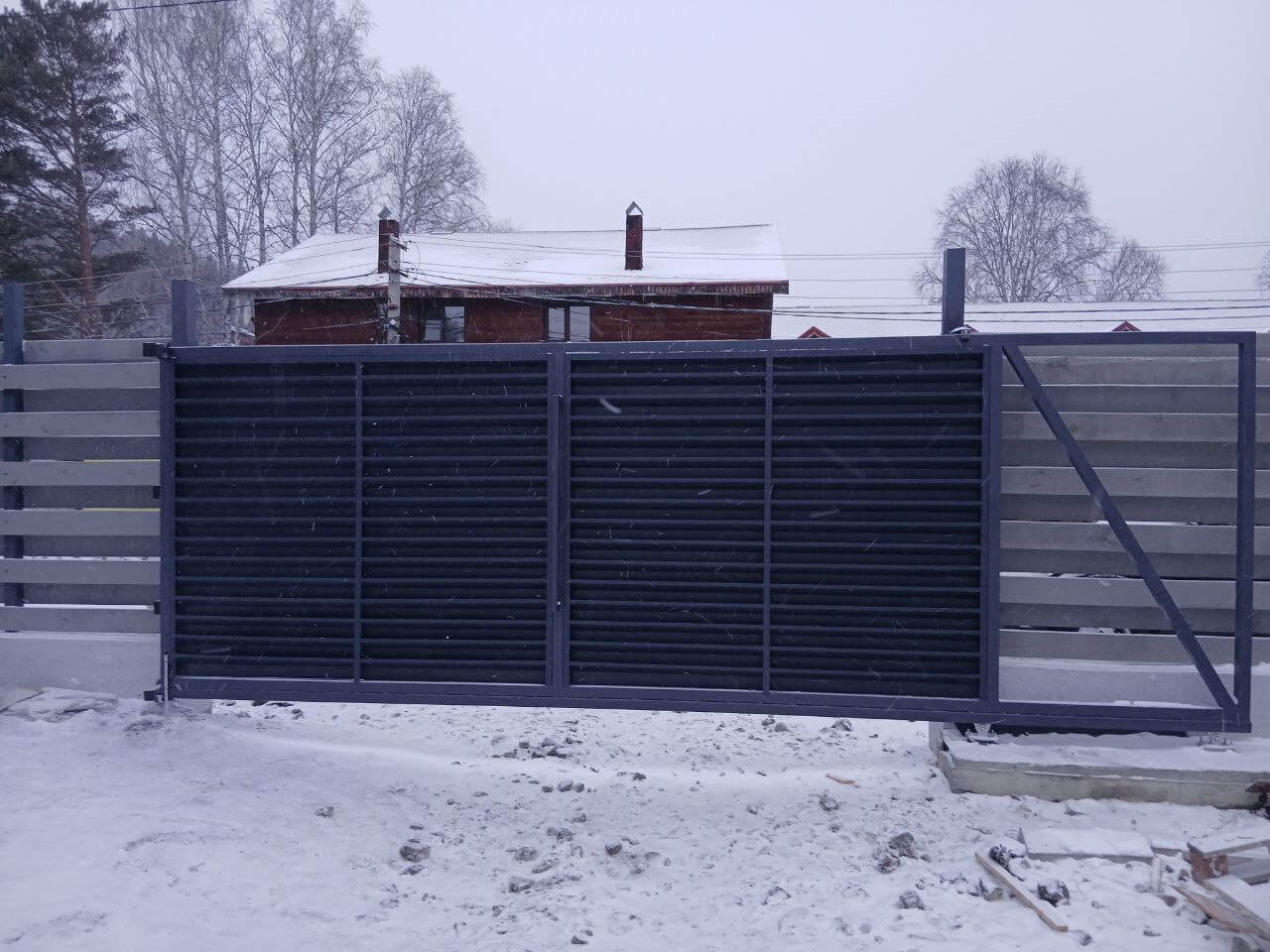Входная группа из ламелей Хай-Тек RAL7024/7024 Серый Графит двусторонний МАТТЕ фото 17 в Томске