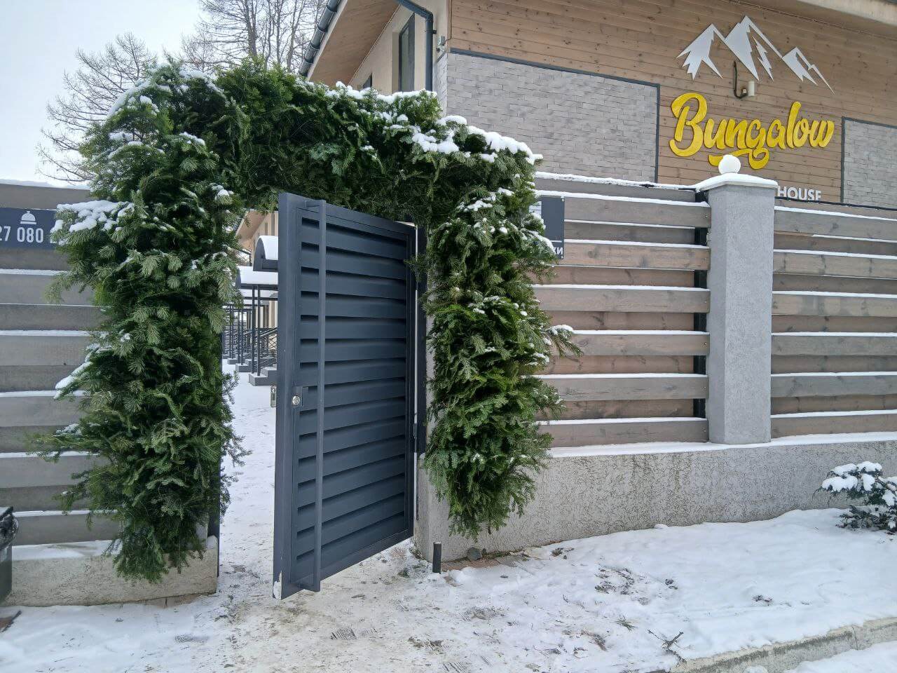 Входная группа из ламелей Хай-Тек RAL7024/7024 Серый Графит двусторонний МАТТЕ фото 15 в Томске