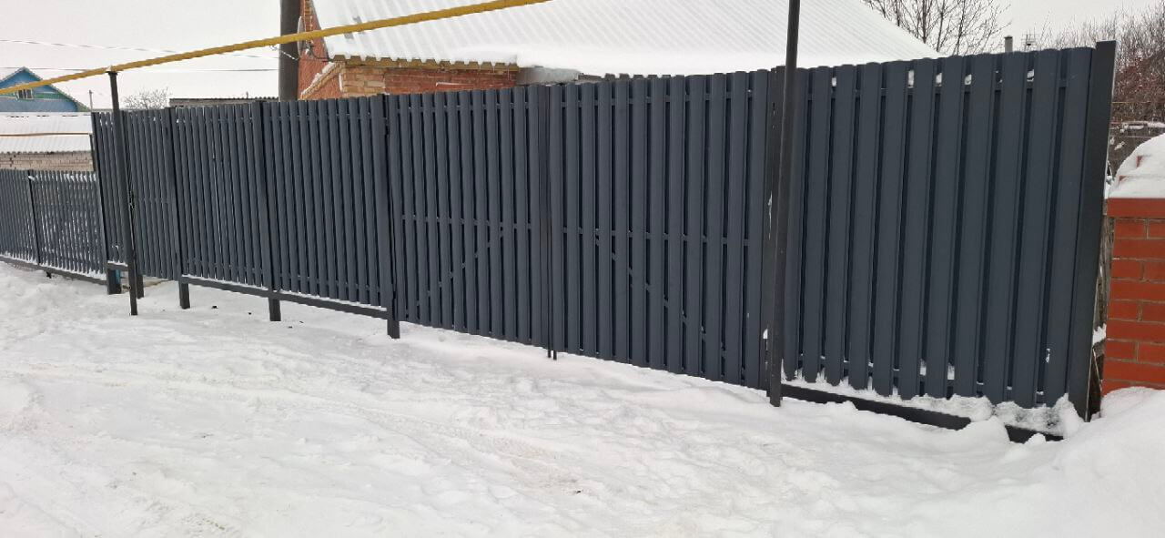 Забор из евроштакетника 27м RAL7024 Серый Графит МАТТЕ в Томске