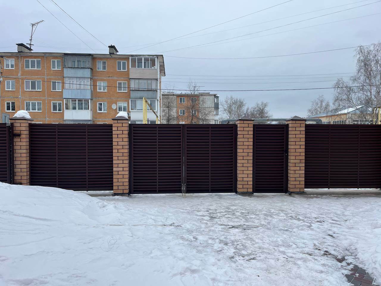 Забор-жалюзи из ламелей ЭКО-Z 87м RAL8017/8017 Шоколад двусторонний МАТТЕ фото 1 в Томске