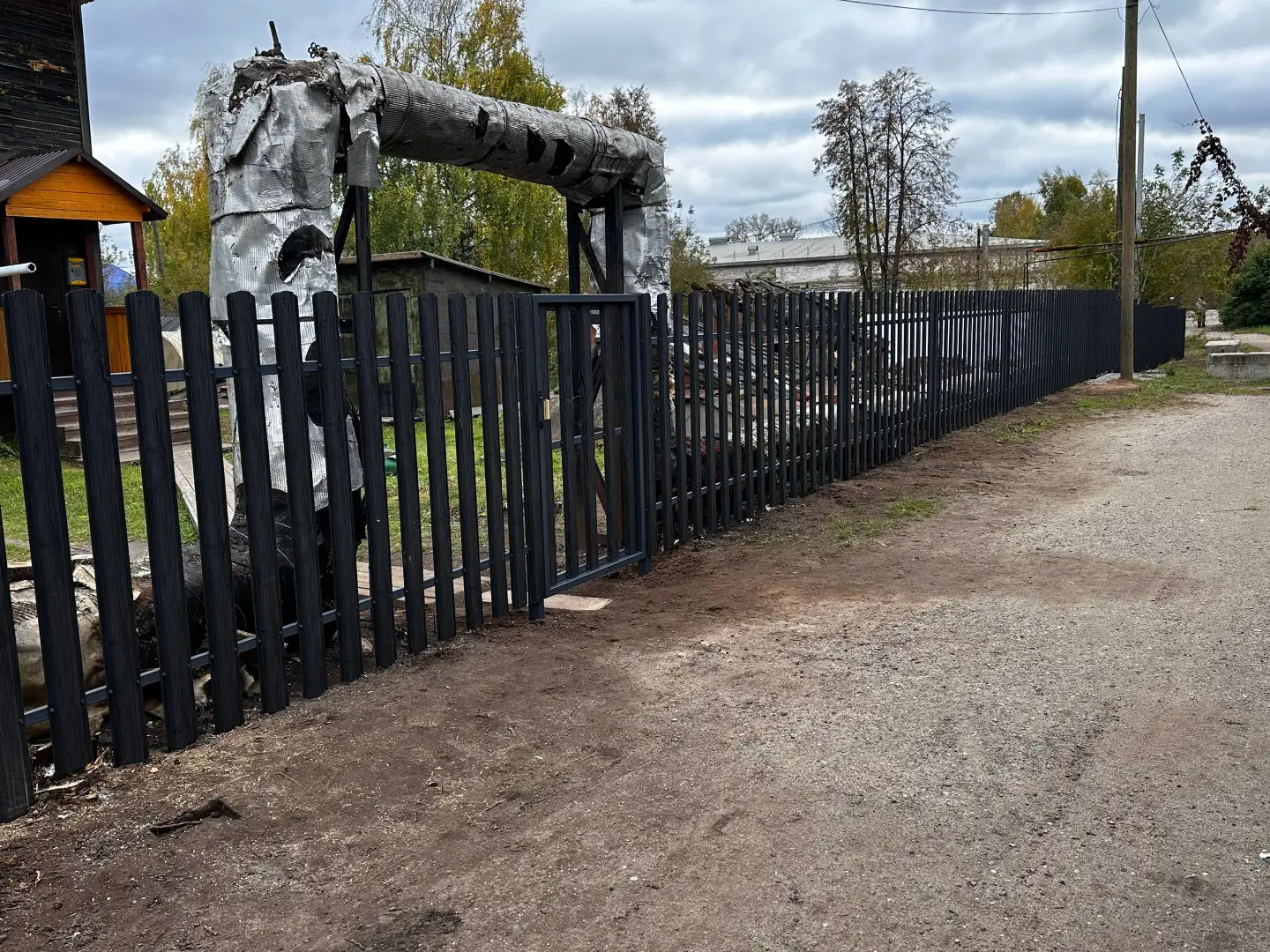 Забор из евроштакетника 63м Черное Дерево 3D Принтек фото 5 в Томске