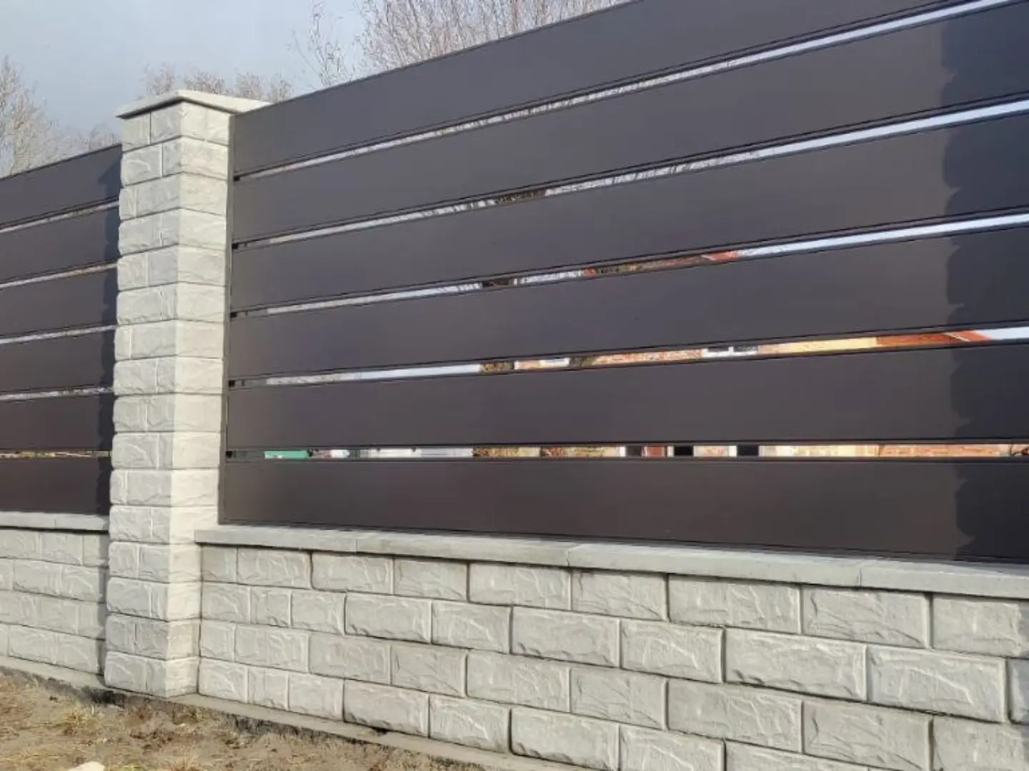 Забор-ранчо из металлопланкена 32м RAL8019 Темный Шоколад МАТТЕ фото 3 в Томске